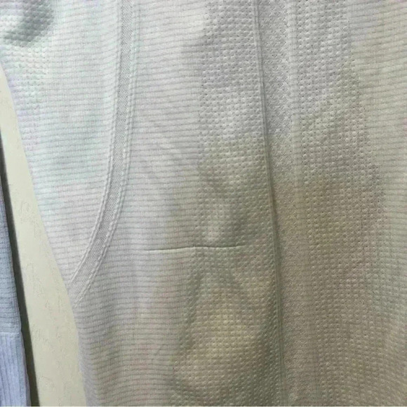 Luluemon Women's Swiftly Tech White And Blue Long Sleeve Sz 6 - Picture 8 of 8